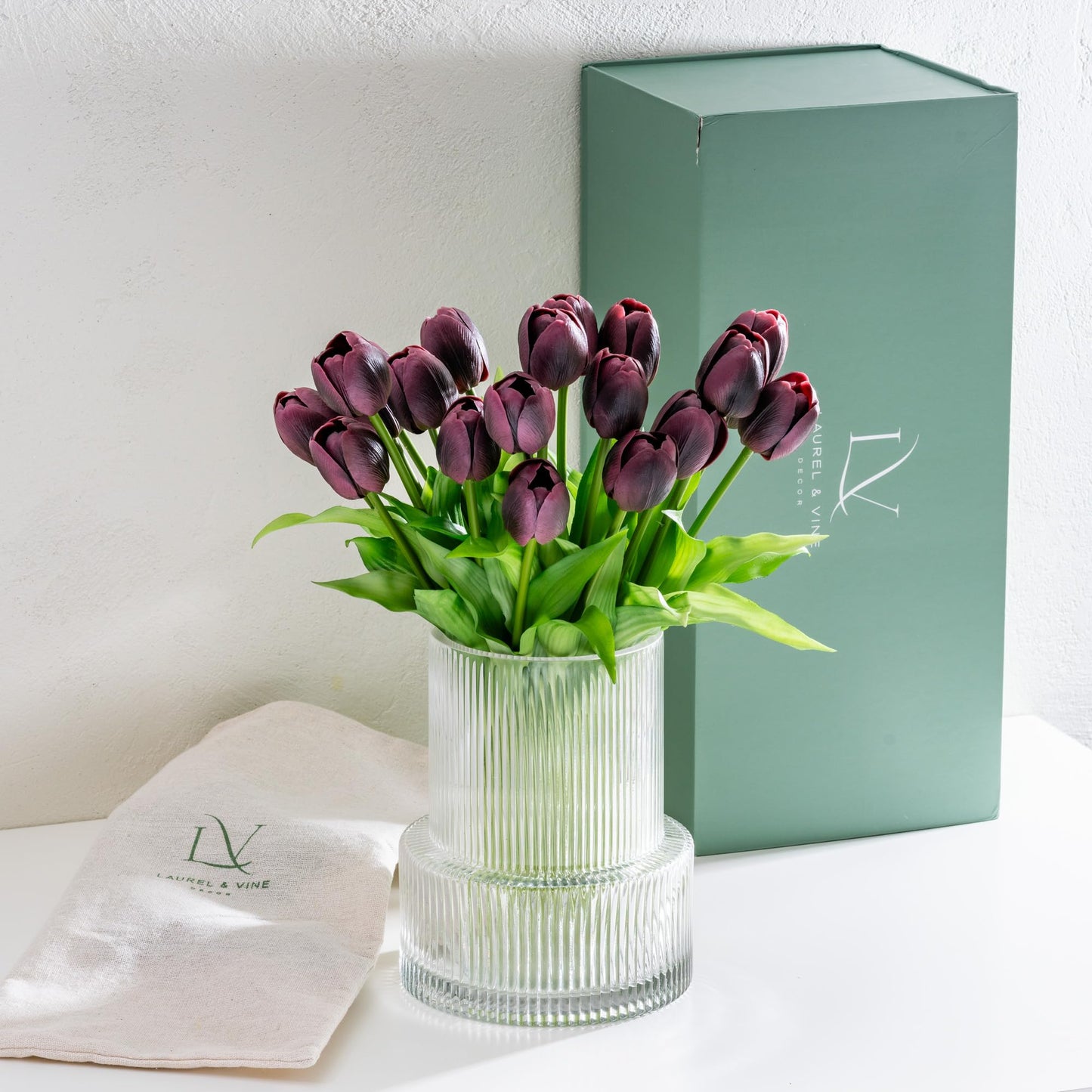 Tulip and Vase Ribbed Glass with 20 White Tulips Artificial Flowers Gift Set Fluted Clear Flower Short Vase and Fake Tulips Look Real Entryway Living Room Table Office Shelf Decor Faux High End Gift